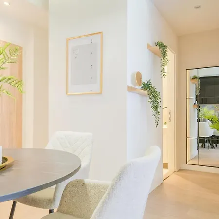 Apartment Bw Riverside