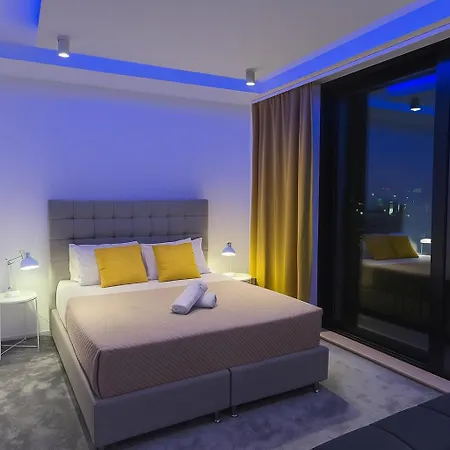 Bw Riverside Apartment *