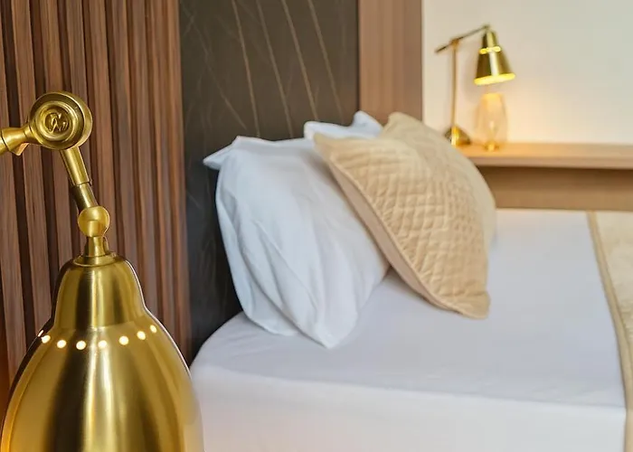 Bw Riverside Apartman *